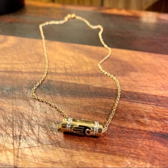 Hand of God Scroll Charm 18k Gold Plate Chain - Picture 4 of 6